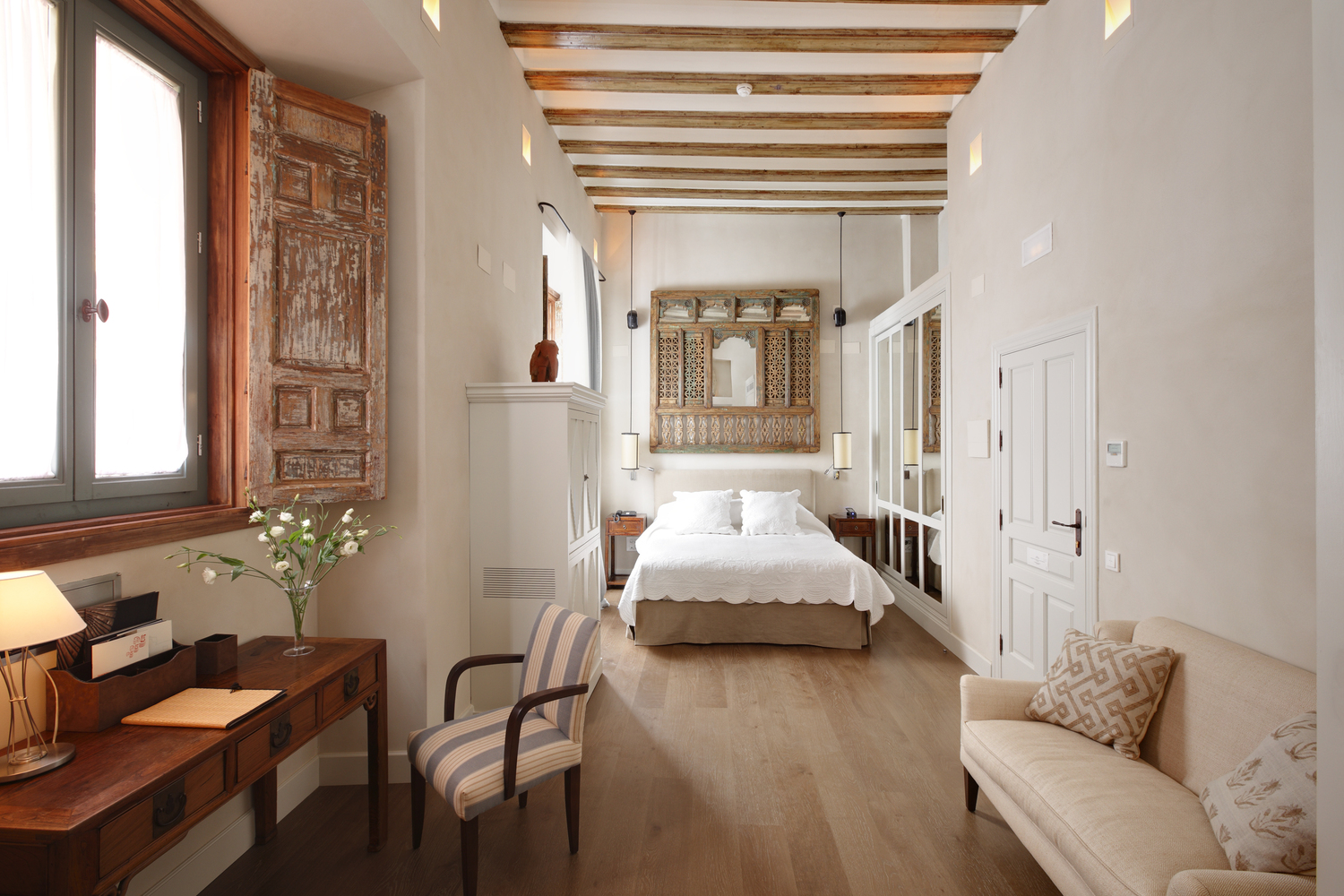 We enjoyed the spacious Junior Suite with an en suite bathroom and a walk in rain shower.
