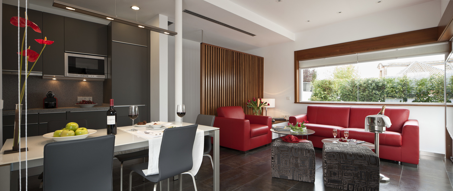 The Duplex Penthouse has two bedrooms, fully equipped kitchen and bathroom and wide capacity for up to 6 people.
