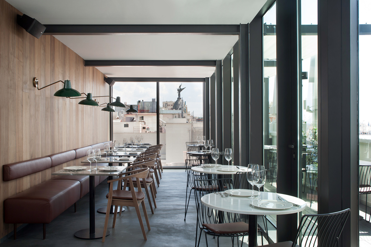 Nice to Meet You Restaurant & Lounge. Cosmopolitan and contemporary cuisine, sophisticated and relaxed ambience, drinks, music and weekends DJs are Nice to meet you´s identity signs. 