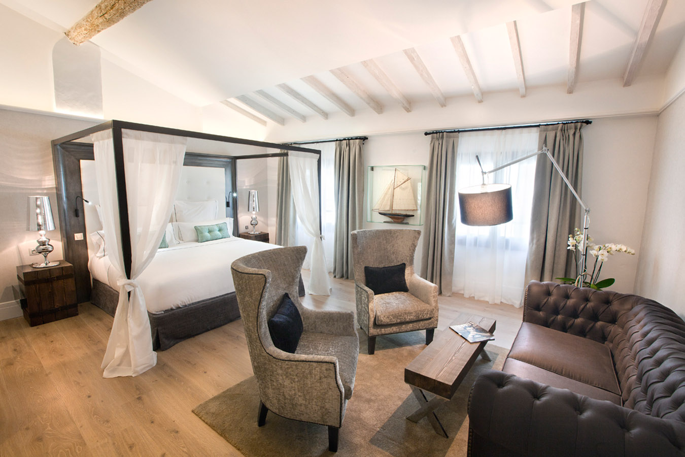 This is the Baron Suite, covering 45 square metres of floor space with a living room area and fully equipped bathroom with shower and bath. Select your fave head rest with a pillow menu. 