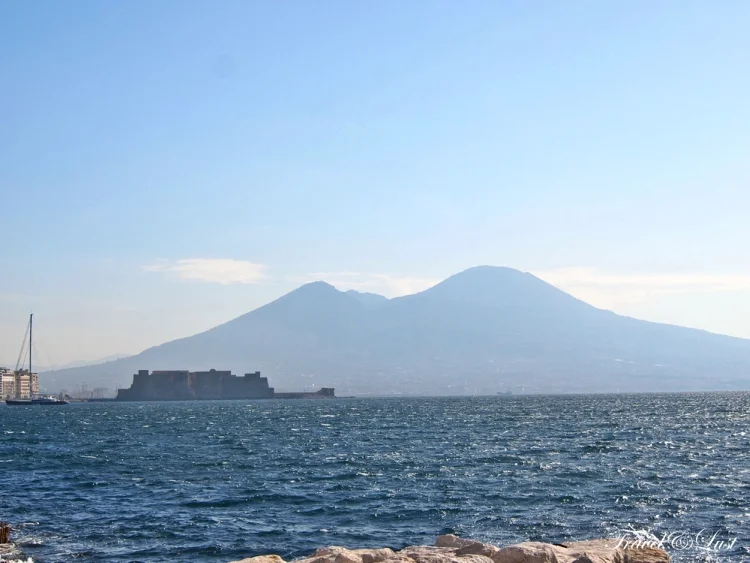 From the bay of Naples you can see Mount Vesuvius on the horizon.