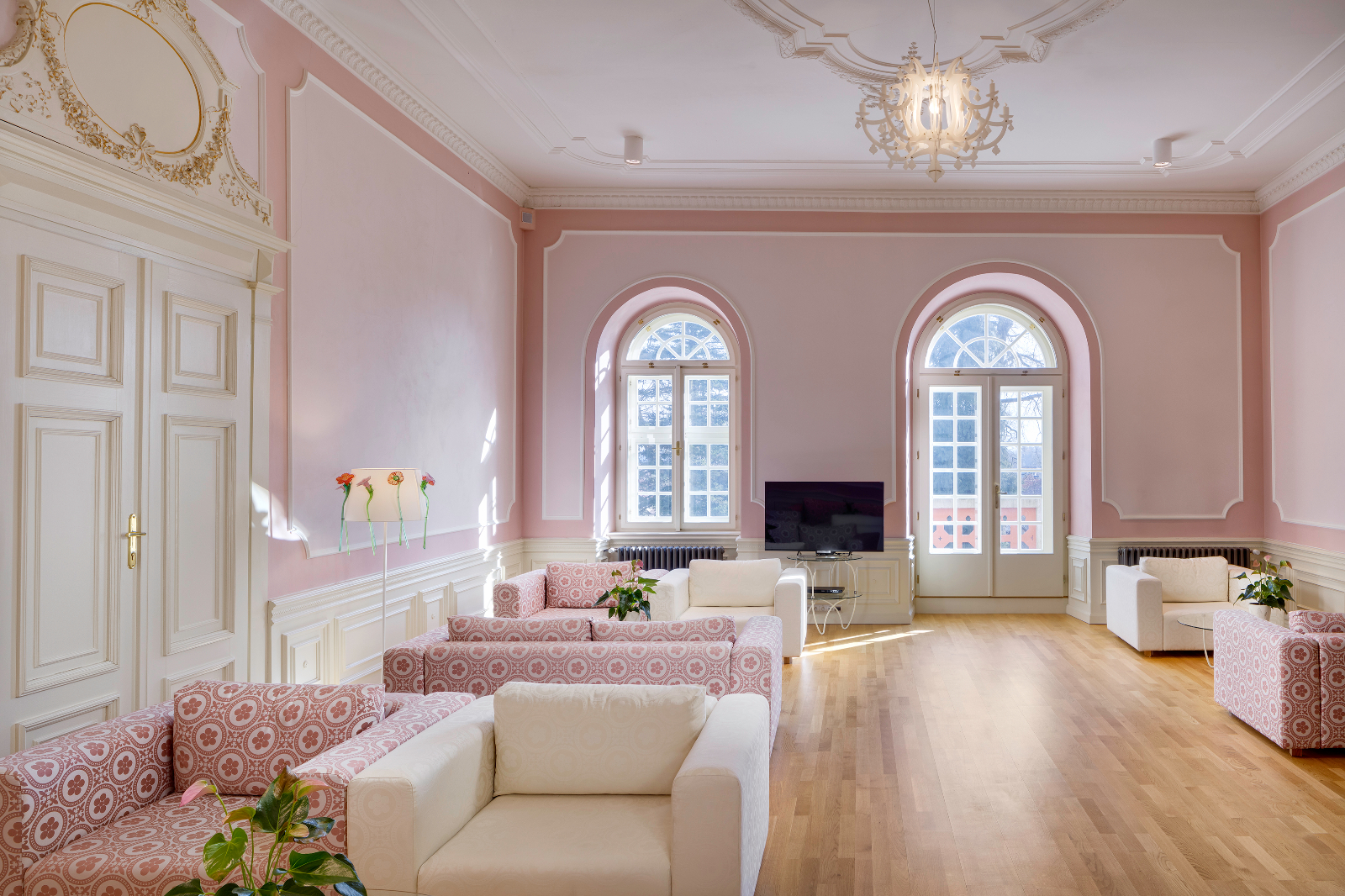 Ladies salon.jpg