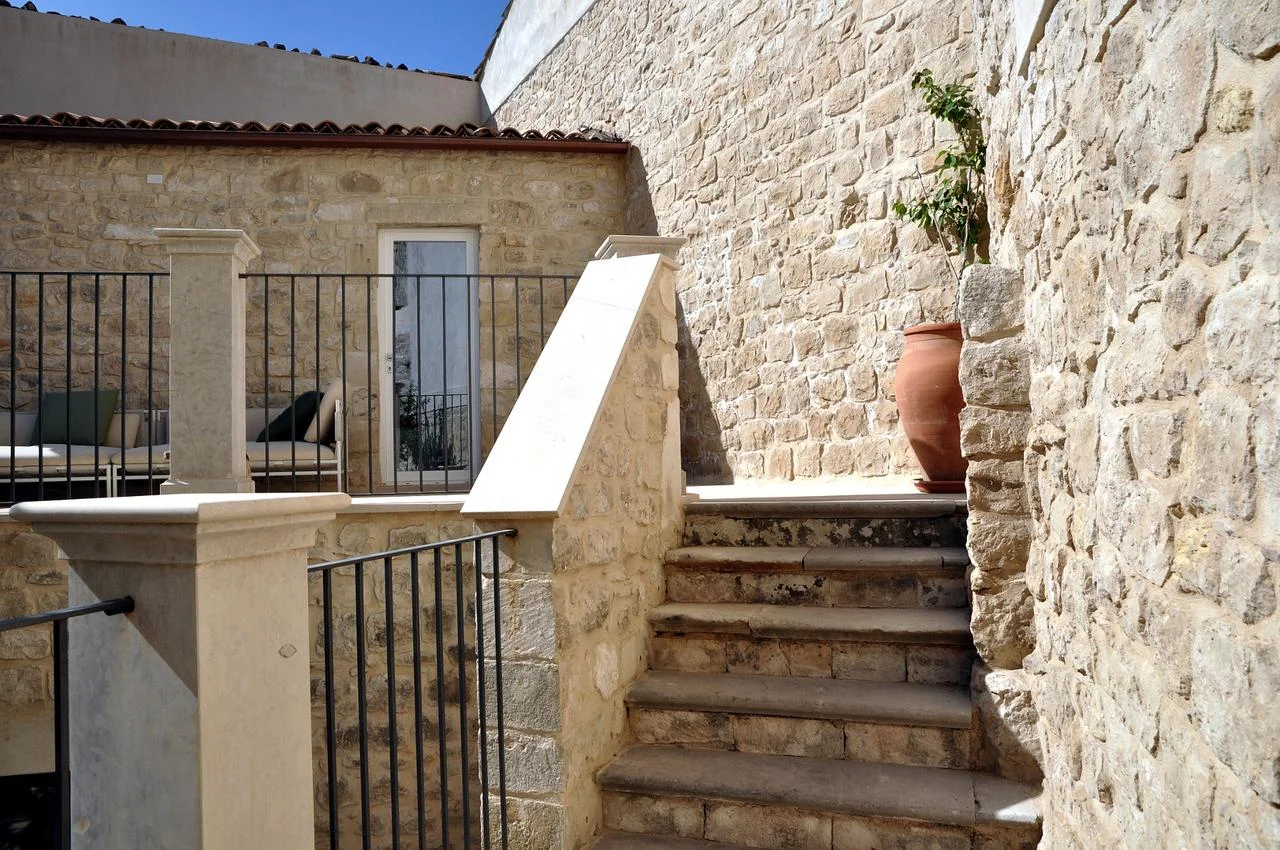 outside-hortus-residenza-sicily.jpg