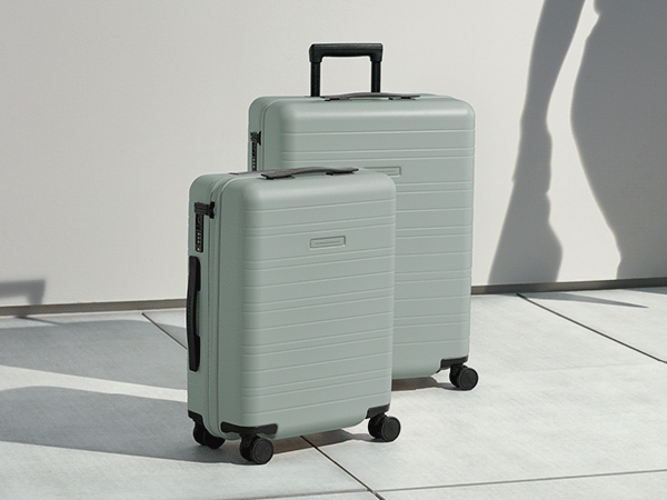 Smart luggage has changed the way that we travel. It has got harder and harder to keep up with some of the rules regarding cabin luggage for certain airlines, with many often having to reduce what they take when travelling. This is why we love the compartments, GPS, protective shell and built-in charger of the Horizn Studio cabin suitcase.