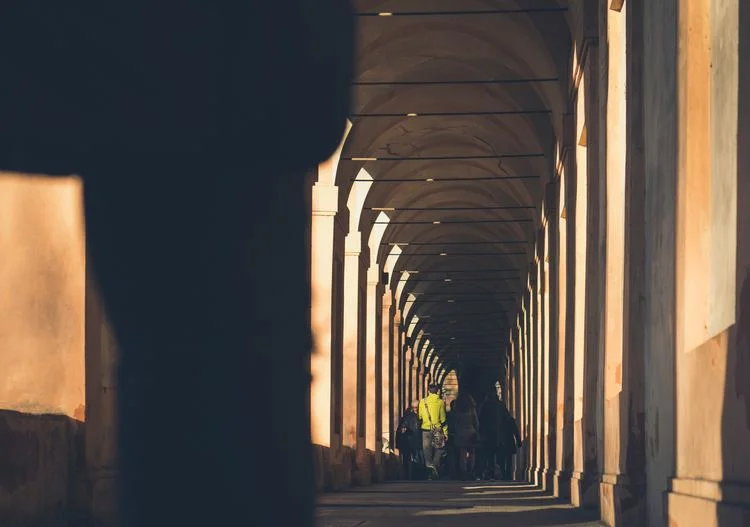 With its almost 40 kilometres of porticos, Bologna is a unique city in the world.