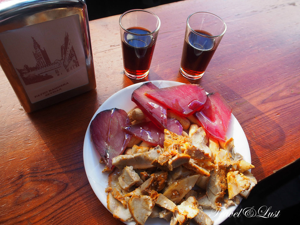 We tried mojama and chicharrones de Cádiz at the little Taberna Álvaro Peregil - La Goleta, this little bar can be found near the cathedral. The word mojama comes from the Arabic musama (dry), but its origins are Phoenician, specifically from Gdr (Gadir, Cádiz today), the first Phoenician settlement in the Western Mediterranean Sea. The Phoenicians had learned to dry tuna in sea salt to prepare it for trade. Mojama is made using the loins of the tuna by curing them in salt for two days. The salt is then removed, the loins are washed and then laid out to dry in the sun and the breeze (according to the traditional method) for fifteen to twenty days. The chicharrones de Cádiz are belly of pork, served with lemon juice and cumin, typical in the province of Cádiz, only 1 hour drive from Seville.