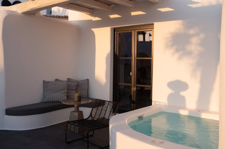 OMMA Santorini _ Junior Suite with Plunge Pool 4.jpg