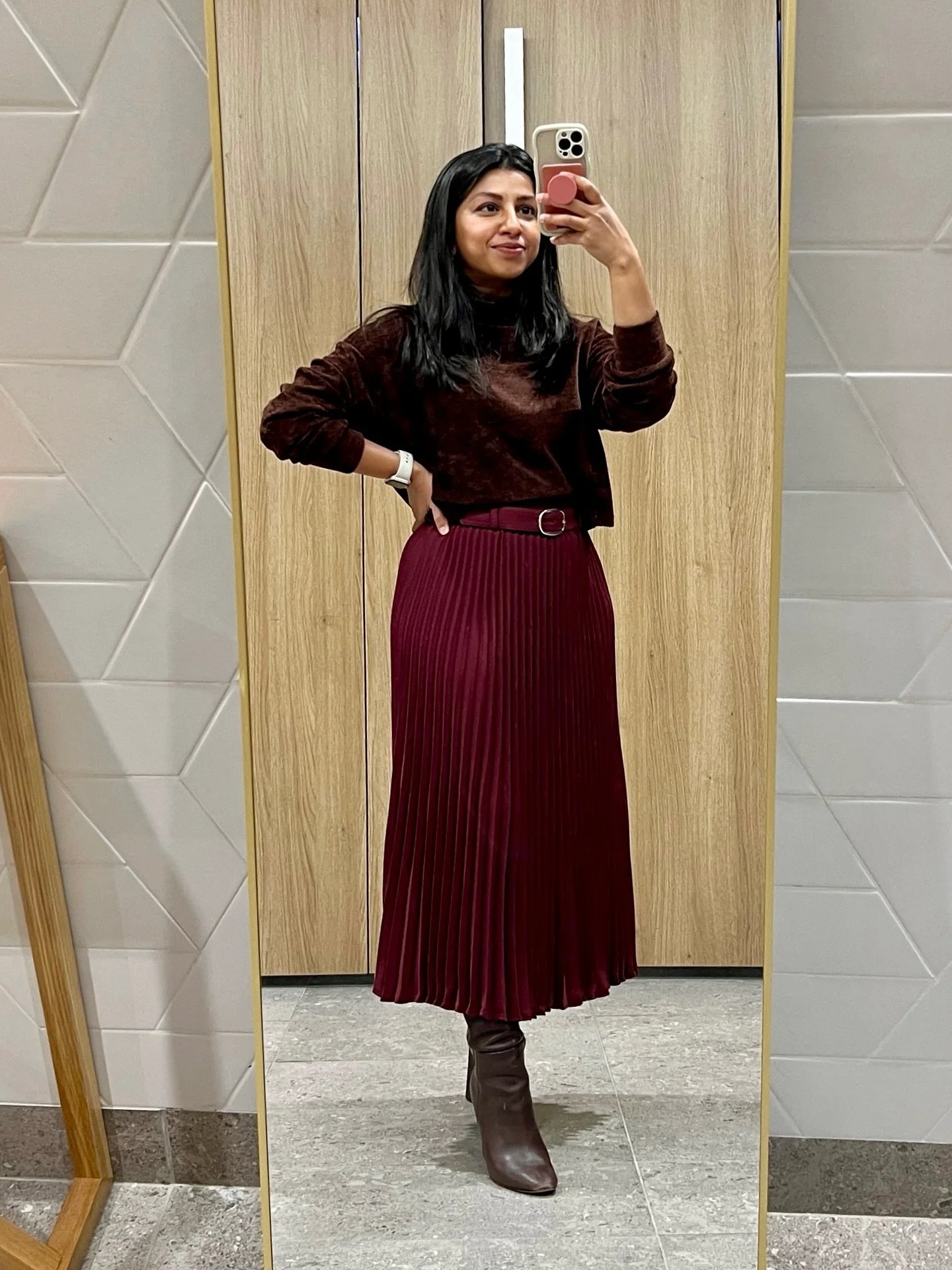 Eyes on the prize to close out 2025 🤍🔥

#december #burgundy #winered #anntaylor #bostonstyle #elegantstyle #ootd #fashion #fashionlover #workstyle #officestyle