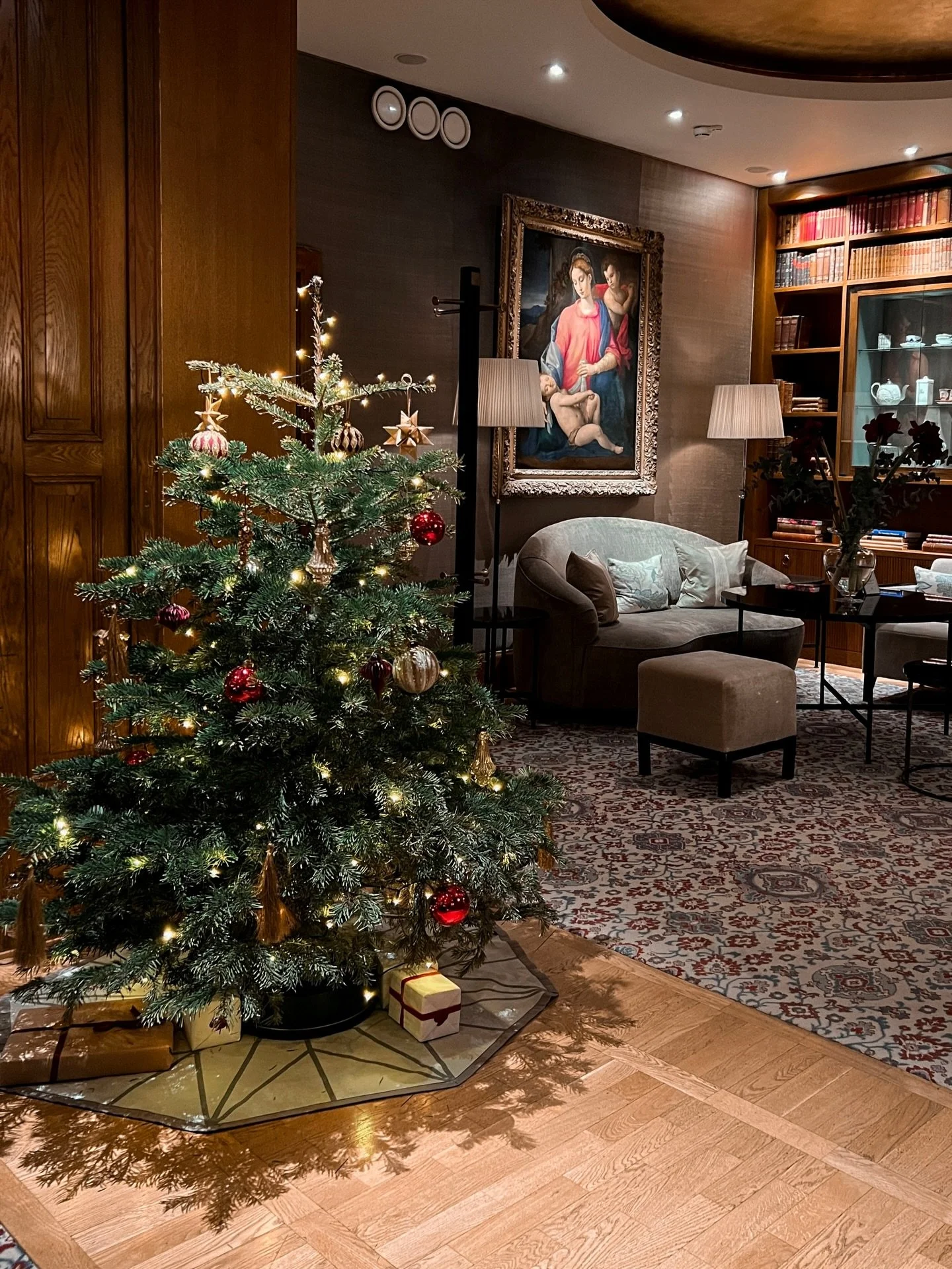 A few moments of joy from this whirlwind festive season. Merry Christmas 🤍🌹✨🎄🎁💝💫 

#merrychristmas #christmas #stockholm #festive #newengland