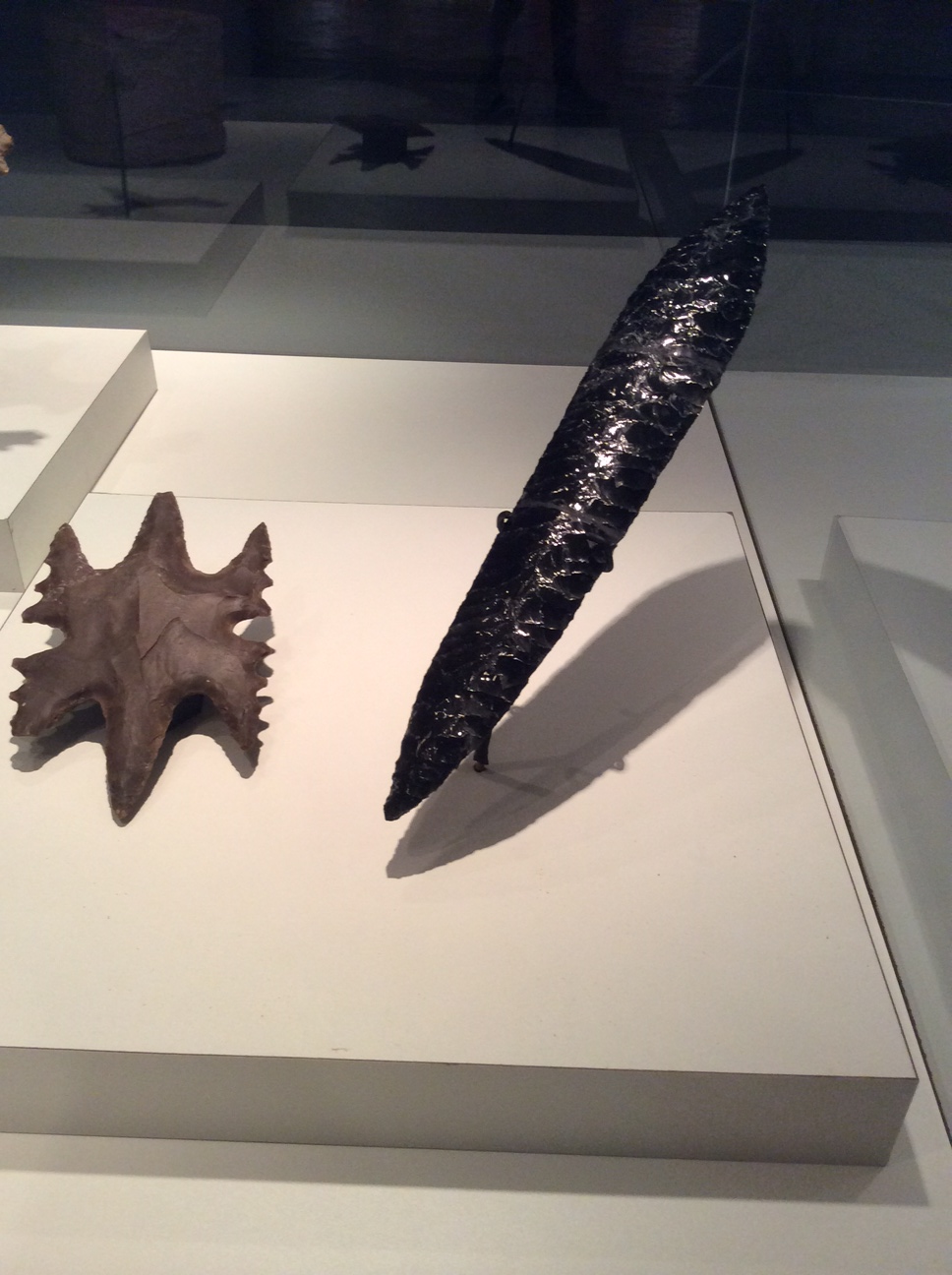 FACA DE OBSIDIANA Obsidiana Procedência desconhecida, 600-900 d. C. Museu Regional de Campeche, Fuerte de San Miguel Campeche, Campeche, México