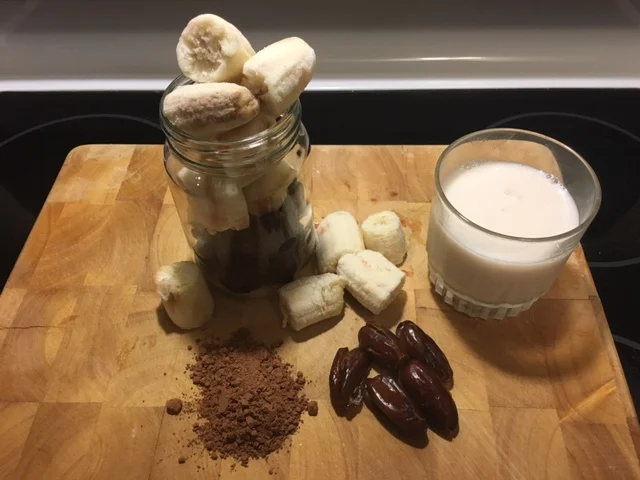 Same amount of food as the smoothie on the left but you actually have more food to eat when it's whole.