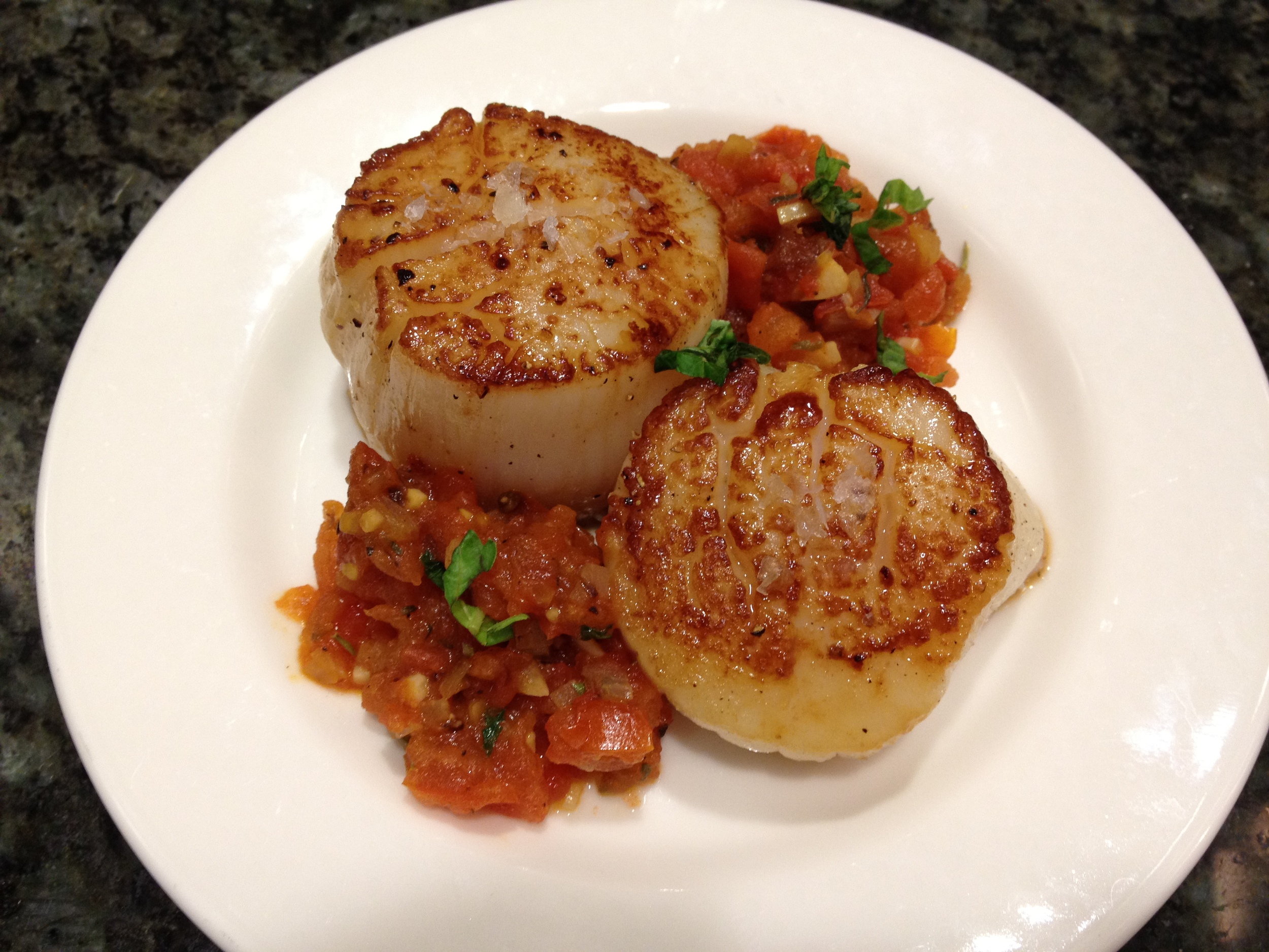Seared Scallops With Tomato Sauce
