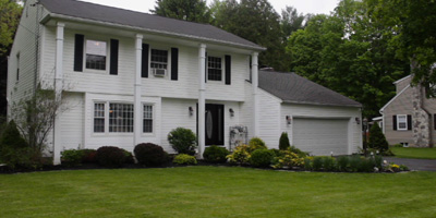 A completely updated and luxurious 2-story Colonial just a minute from The Links at Hiawatha golf.