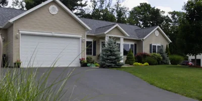  A newer luxury home in Poplar Hill Estates that offers one-level living. 