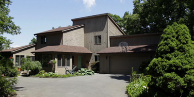 A private Contemporary nestled in the hills of Binghamton's South Side. Skylights and beautiful views!