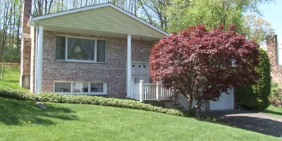 A great split-entry with brick exterior close to Binghamton University.