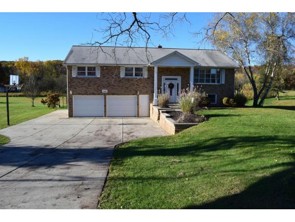 A completely renovated home with much space and luxury amenities. 