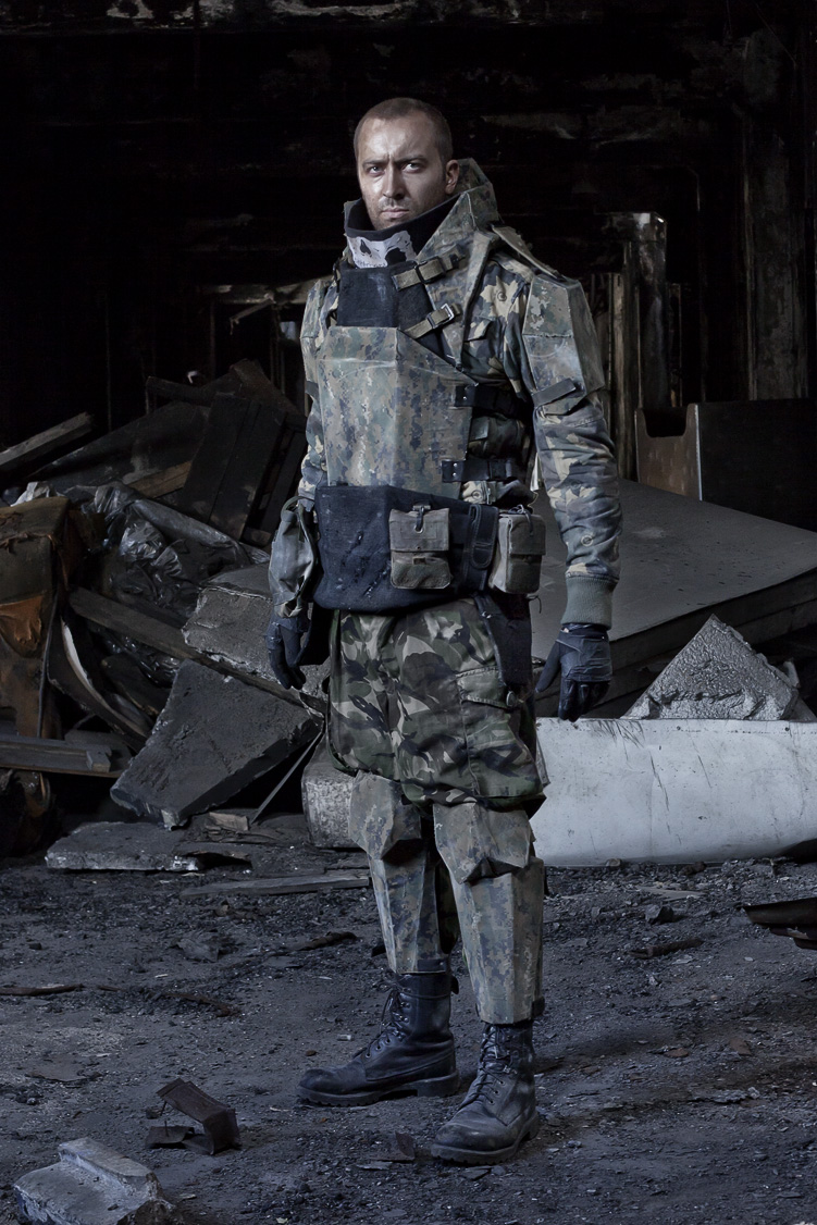 This photo was taken at the end of shooting so the suit had gone through some considerable wear and tear. we only had the luxury having one suit per person so any damage had to be repaired on site. Richard Elsworth did a great job of hiding the cable ties... Note there is no groin protection, and that is simply because we ran out of time to design and build it. The suit used clips to stay together which reduced maneuverability, the design of the armour plating works best when freely moveable needing some kind of magnetic technology...