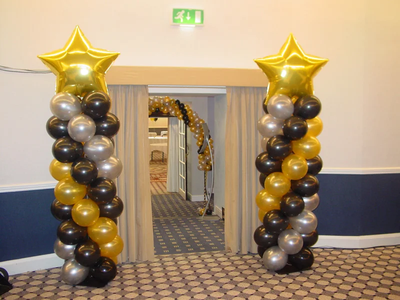 spiral_garland_columns_with_star_foil_top__3_.jpg