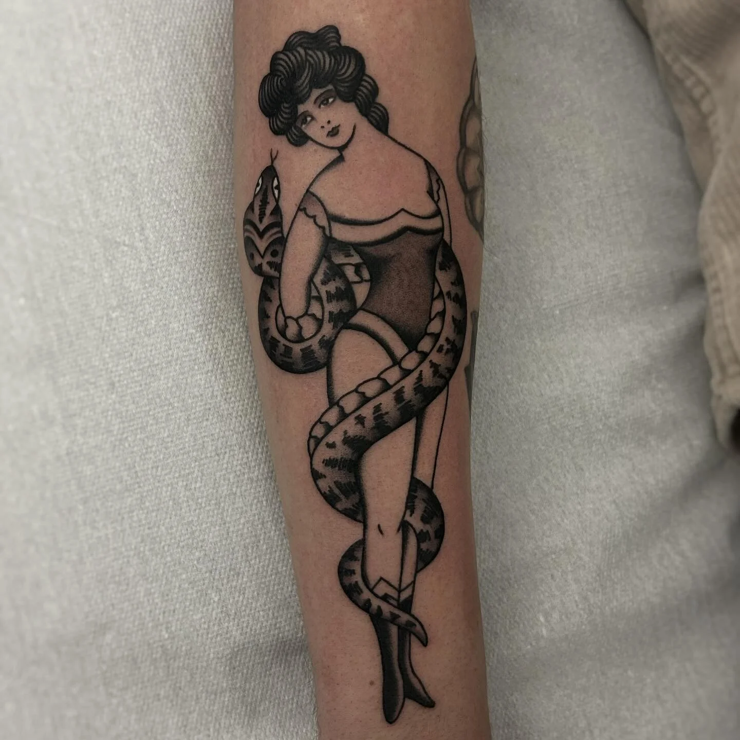 Done @nuitnoiretattoo on Oskar!! Thanks again man!
Spots available in June! Get in touch if you wanna nice tat2!!