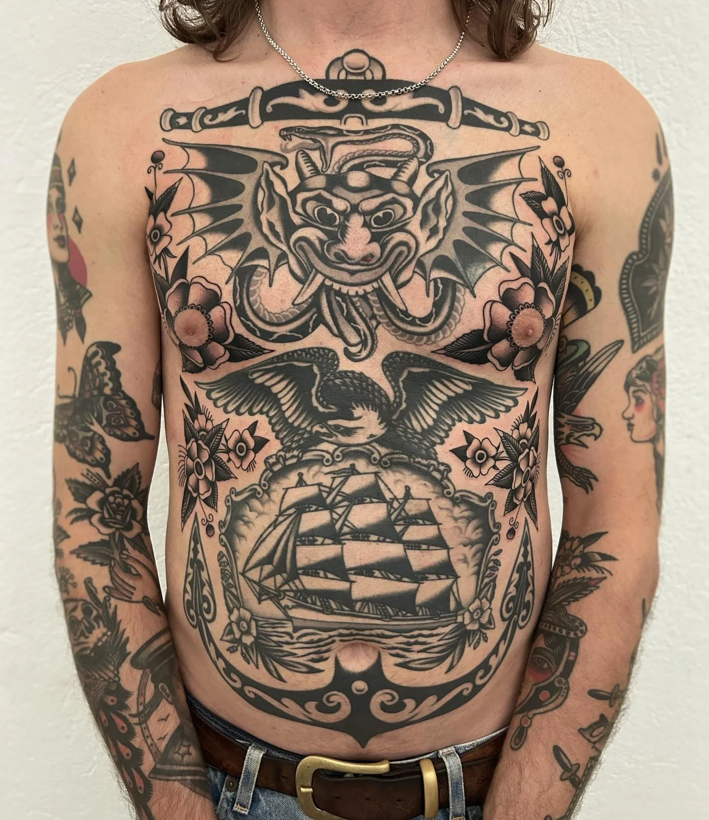 Here is Miki’s front. Mostly healed except for some flower fillers. The bottom eagle and ship is already more than 6 years healed! Time flies..
Thank you Miki for making the trip all the way from Mallorca. Finishing a project like this is alway