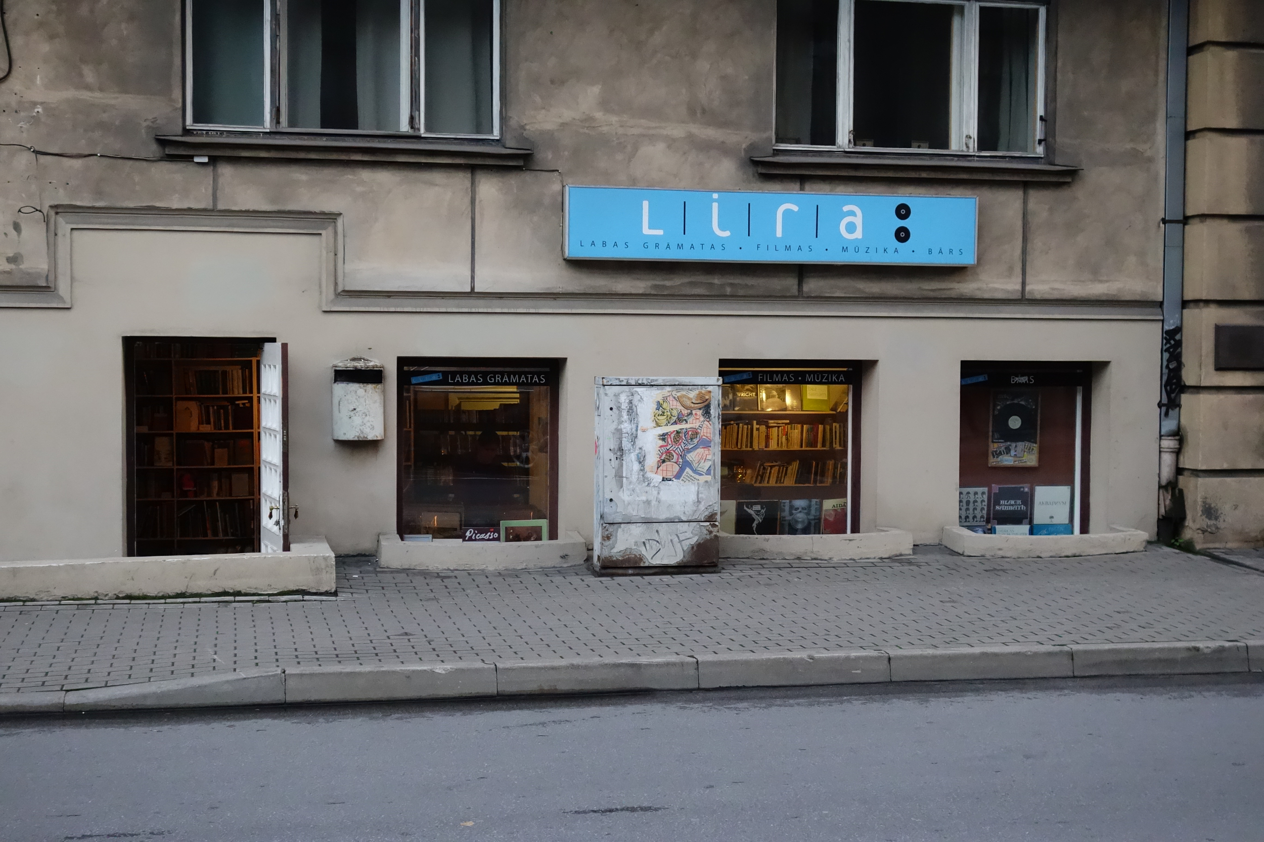 Fantastic selection of Eastern Bloc vinyl here @ LIRA - the only recordshop I hit during the first trip. Polskie Nagrania, Melodia, Electrecord, Hungaroton for days.