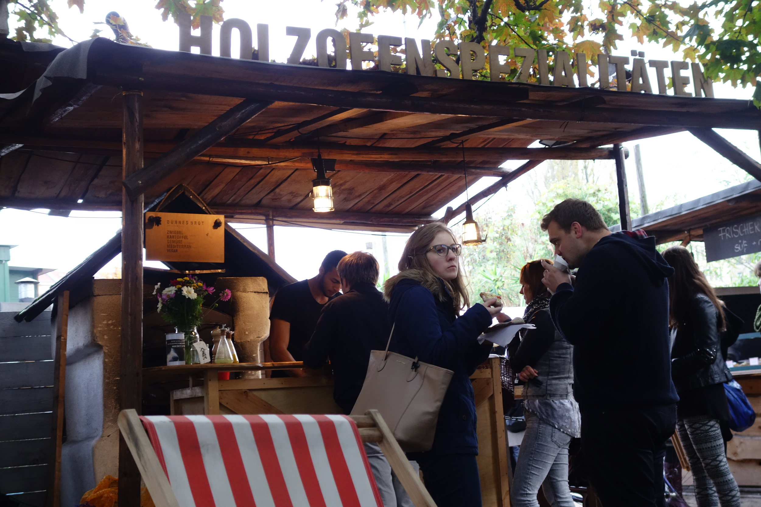 This hidden food courtyard im der Flohmarkt am Mauerpark was a real delight. 