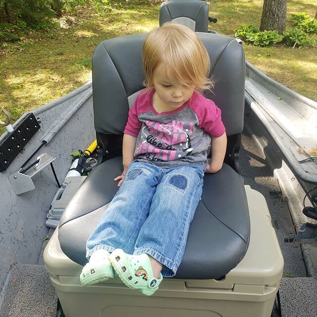 Gonna miss this girl while I'm guiding for the next two weeks straight. She already begs to go sit in the boat. Looking forward to watching her cast from it in the future. @stealthcraftboats @thomasandthomasflyrods .
.
.
#kidswhofish#nextgenflyfisher
