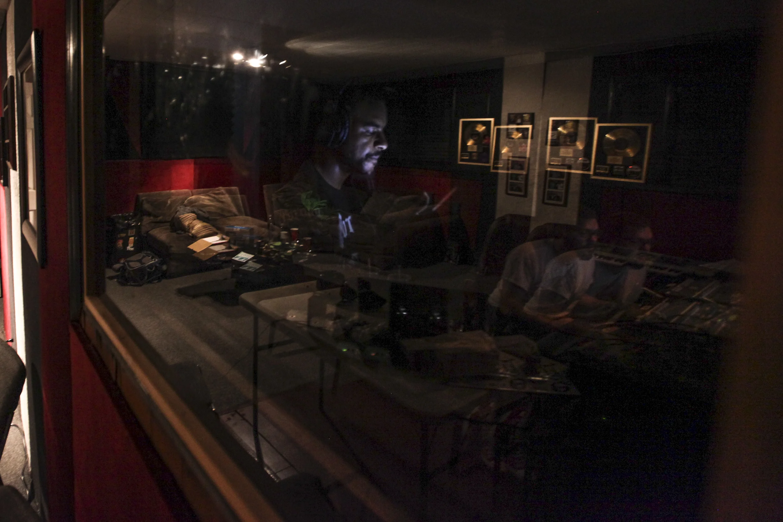 BurnOne_@Mo's_2 2.jpg