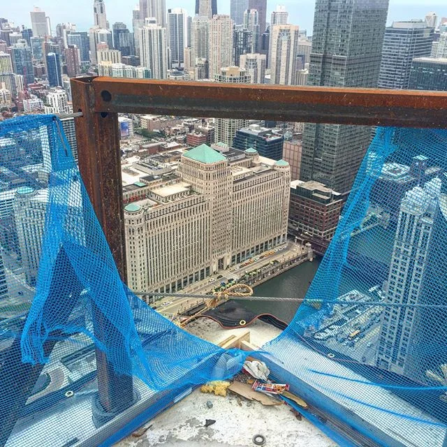 A metal rod and a blue screen separates us from a 747' base jump. #Chicago. #150nriverside
.
.
.
.
.
.
.
#chicago #artofchi #architecture #chiarchitecture #chicagolife #igchicago #chigram #huffpostgram #chicagoshots #chicagoriver #mychicagopix #likechicago #windycity #chicagogram #justgoshoot #illinois #abc7chicago #illgrammers #chitecture #insta_chicago #chitecture #chicago_community #artofvisuals
