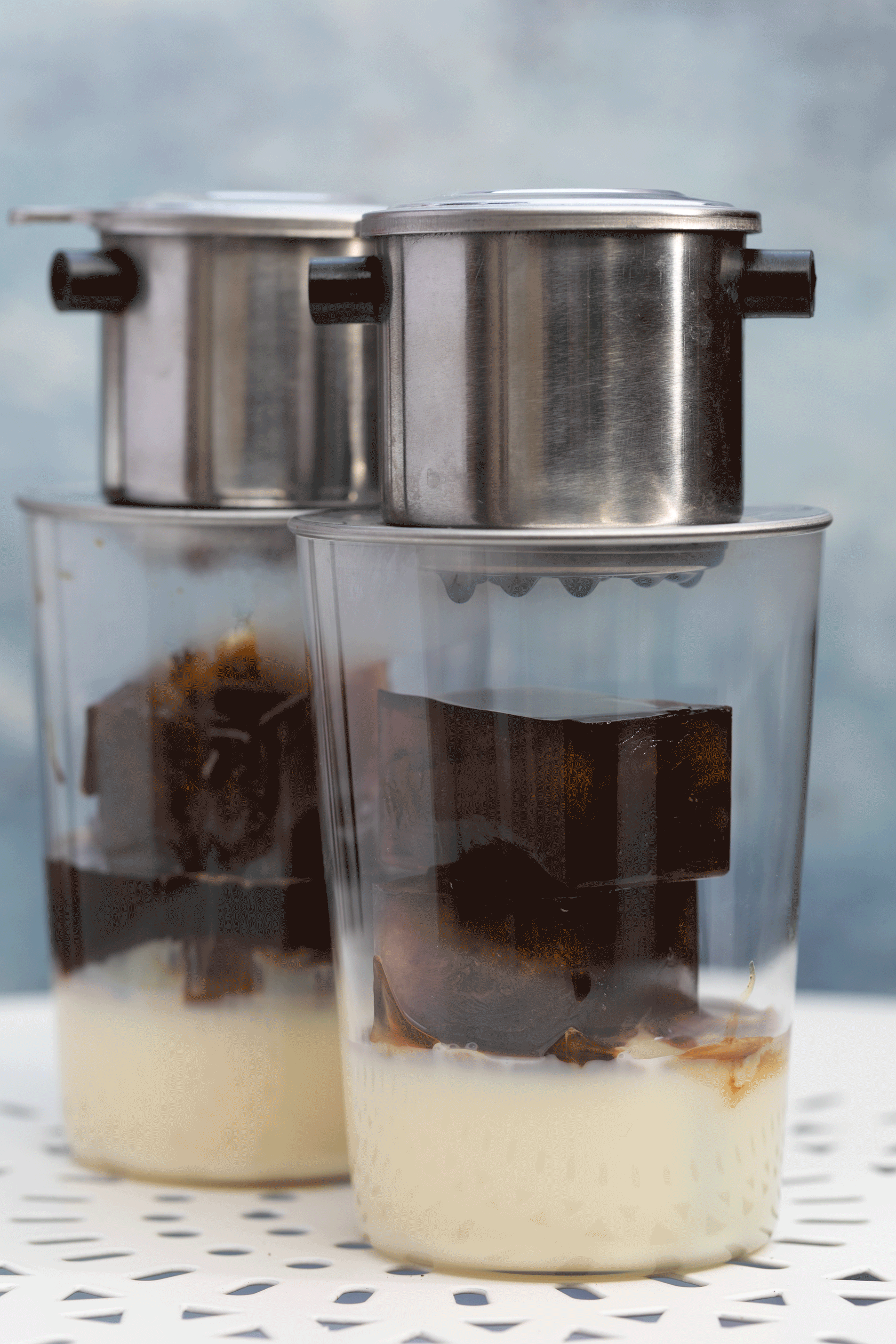 005-Vietamese-coffee-dipper.gif