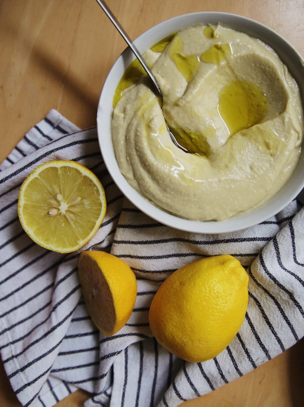 CREAMY CREAMY HUMMUS