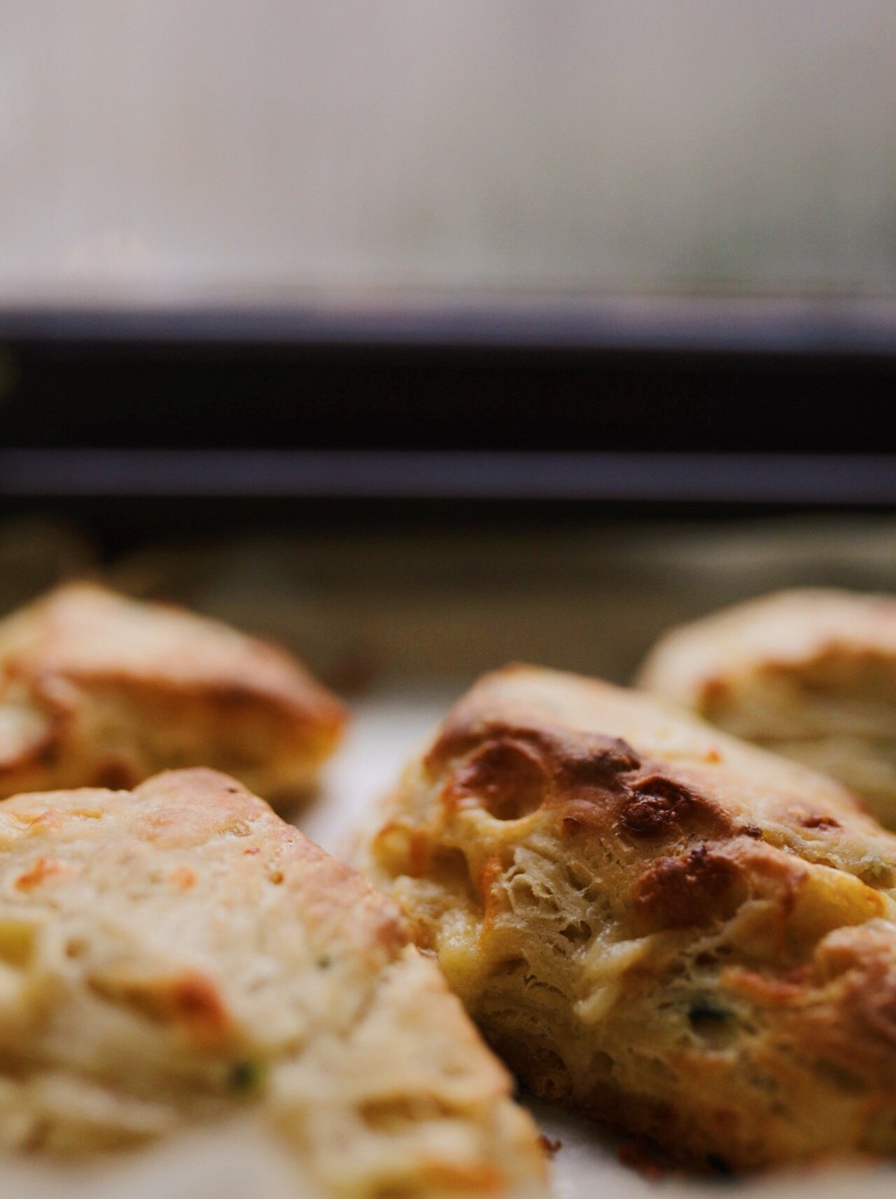 CHEDDAR LEEK SCONES
