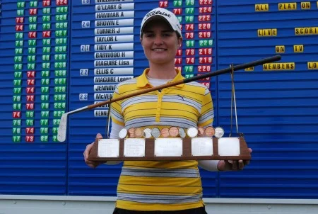 DANIELLEMCVEIGHWITH2010HELENHOLMTROPHY-744839.jpg