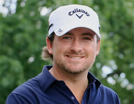 Graeme McDowell receives the Shot of the Month award_2.jpg