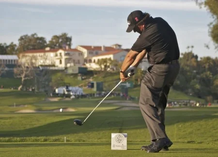 Phil Mickelson in action at Riviera CC. Pic via geoffshackelford.com