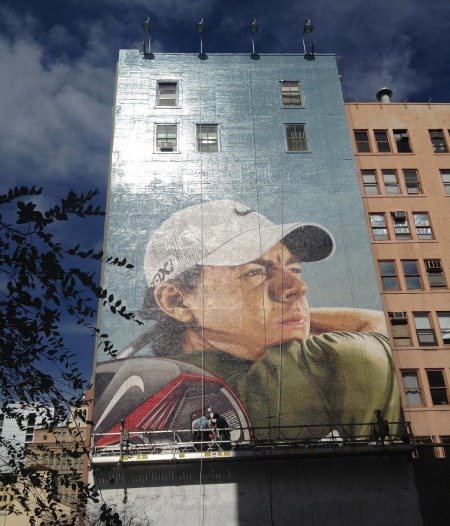 Rory McIlroy, sporting the new Nike VS_Covert driver that gave him so much trouble in Abu Dhabi, now features on a giant Nike mural in San Diego. Picture via @nikegolf