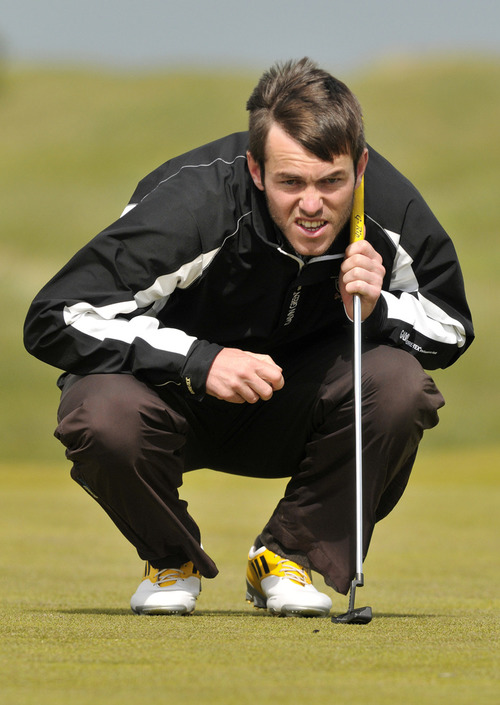 Aaron Kearney studies the line of a putt on the final day of the 2013 Irish Amateur Open at Royal Dublin. Picture: Pat Cashman / www.cashmanphotography.ie
