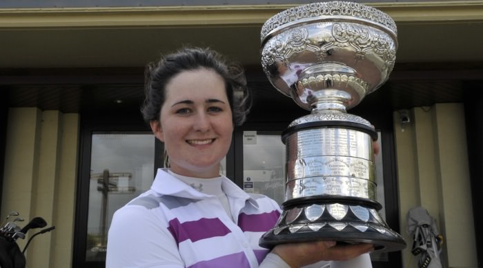 Paula Grant with the 2013 Irish Ladies Close Championship trophy. Picture Pat Cashman / cashmanphotography.ie