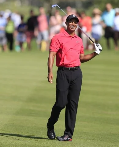 McDowell searching for his bleeder, Woods KO with back spams