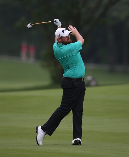 Shane Lowry does not like the result of this shot in the second round of the Volvo China Open. Picture: David Lloyd / www.golffile.ie