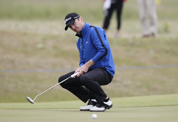 Michael Hoey watches a putt slip past the edge on the 10th. Picture: Eoin Clarke www.golffile.ie