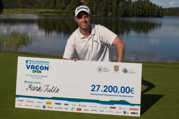 Mark Tullo with his cheque for winning the 2014 Vacon Open. Picture courtesy Juha Hakulinen