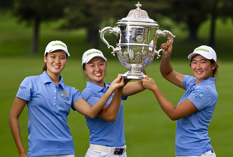 Australia team members Shelly Shin (left), Minjee Lee and Su Oh lift the Espirito Santo Trophy in Japan. © IGF/Steven Gibbons)