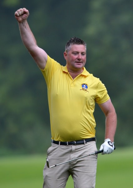 Kevin Hynes (Spanish Point) chips in for birdie at the 16th green in the final of the AIG Pierce Purcell Shield at Carton House (19/09/2014). Picture by Pat Cashman