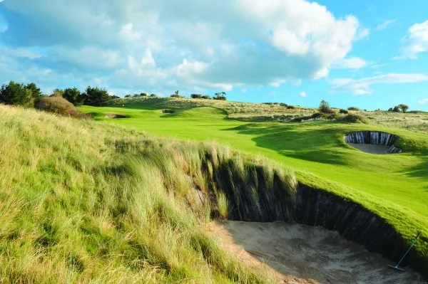 The approach to the fourth at The European Club. Picture courtesy Pat Ruddy ©