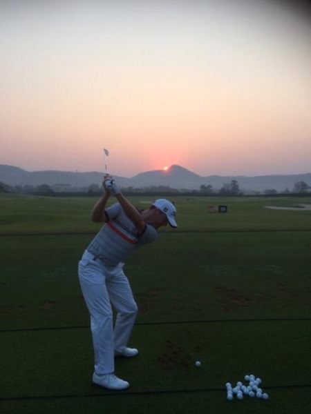 "Sun coming up at 7 am this morning on the range" - @mikehoeyni