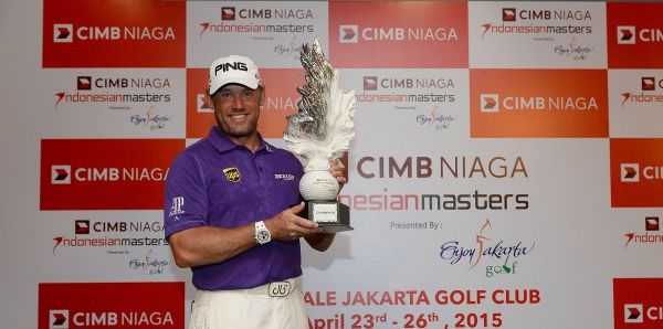 Lee Westwood with the CIMB NIAGA Indonesian Masters trophy. Picture via Asiantour.com