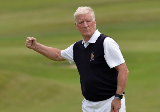 Maurice Kelly (Naas) holes his birdie putt on the 18th green to win the Irish Seniors Amateur Close Championship at Grange Golf Club. Picture by Pat Cashman