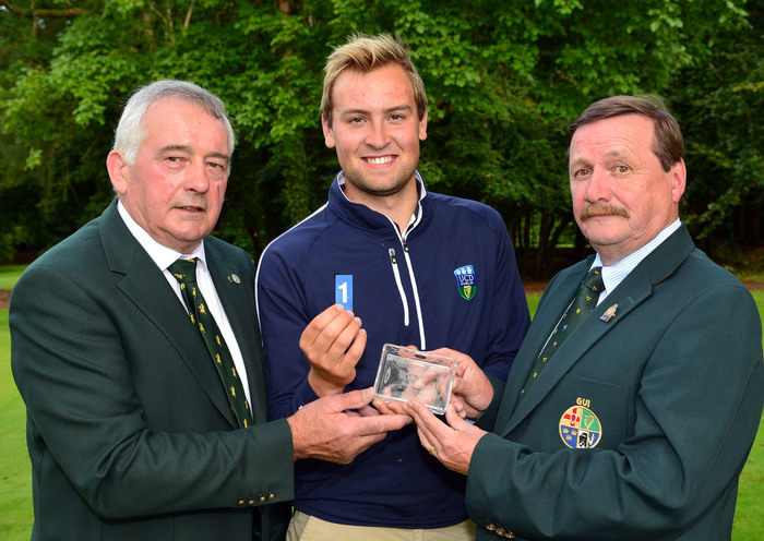 Kevin McIntyre (President Elect, GUI) presenting Jonathan Yates (Naas ) with his hole in one prize at the Irish Youths Open Championship. Picture by Pat Cashman